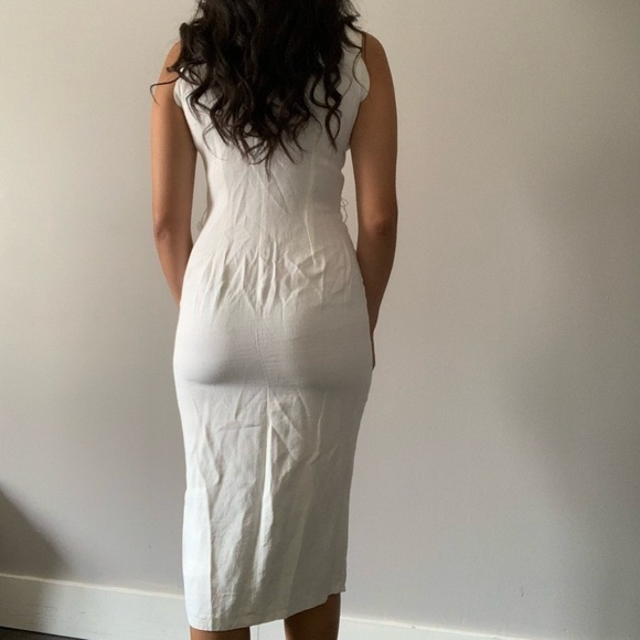 Vintage woman’s long white button  up dress with gold accent buttons sleeveless - Picture 5 of 13